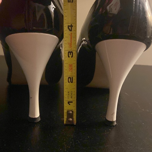 Bebe black and white patent leather peep toe heels size 10 - Picture 12 of 13